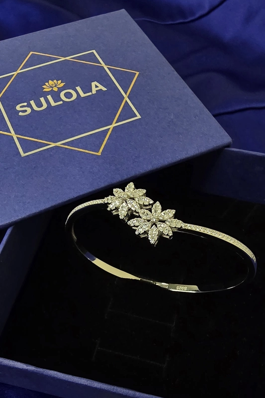 Divaa Forever Kada Bracelet