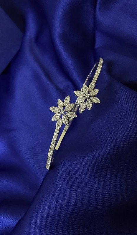 Divaa Forever Kada Bracelet