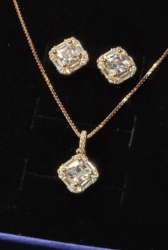 Maya Pendant Set