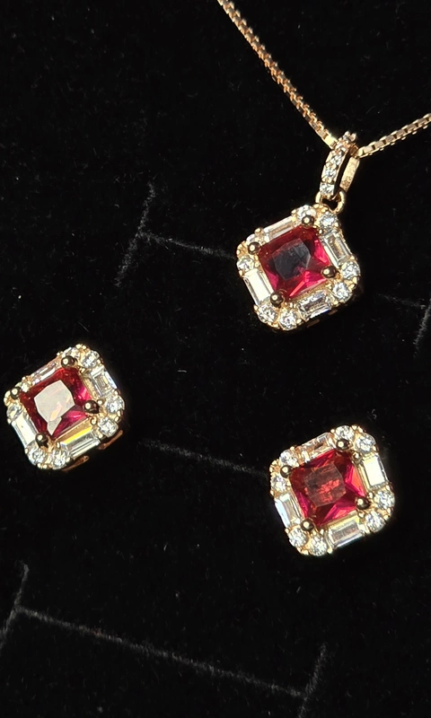 Maya Pendant Set