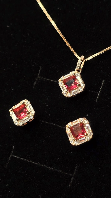 Maya Pendant Set