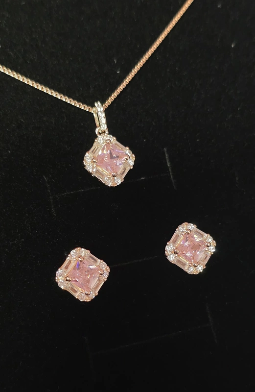 Maya Pendant Set