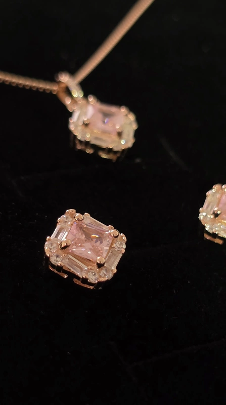 Maya Pendant Set