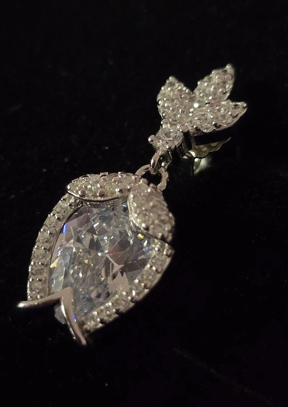 Diva Pendant Set