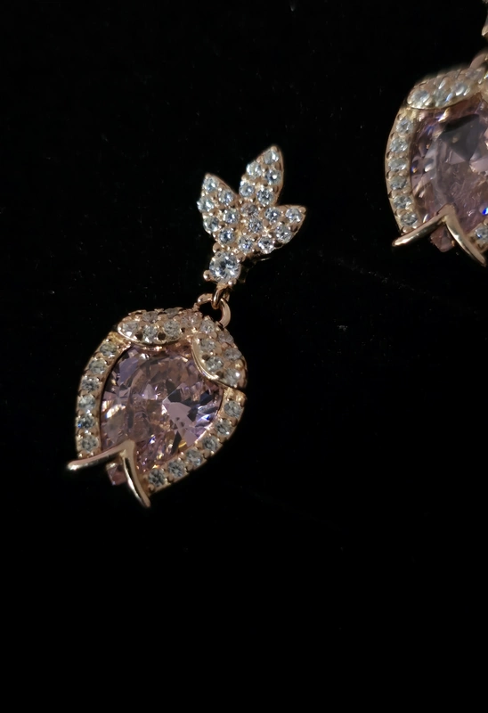 Diva Pendant Set